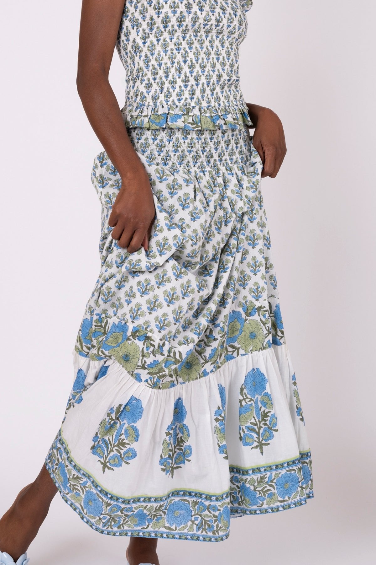 SUE SARTOR Flounce Smocked Waist Skirt | Bleu/Thyme Vintage Poppy