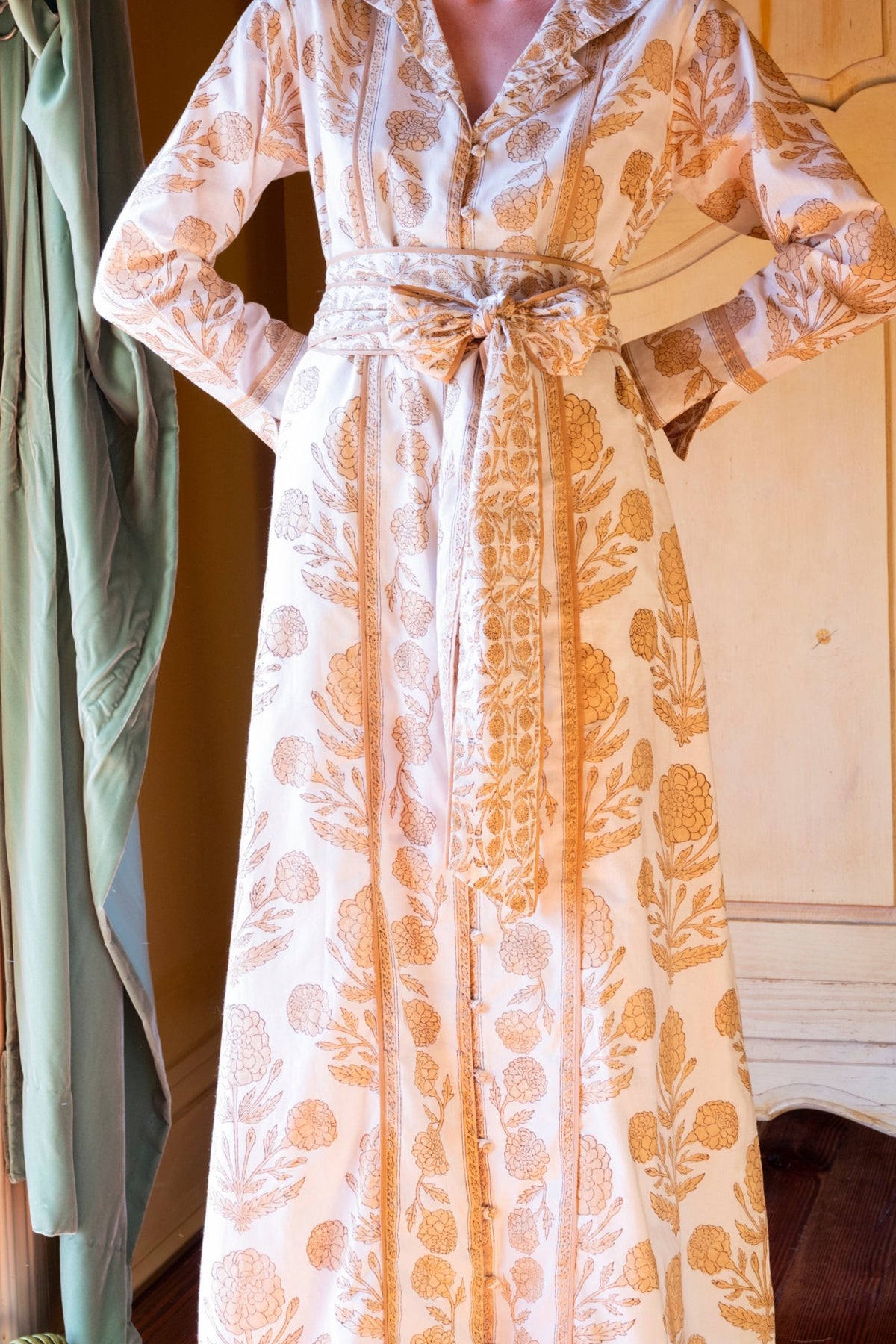 Caftan long à col cintré | Coquille Saint-Jacques péridot/corail mou