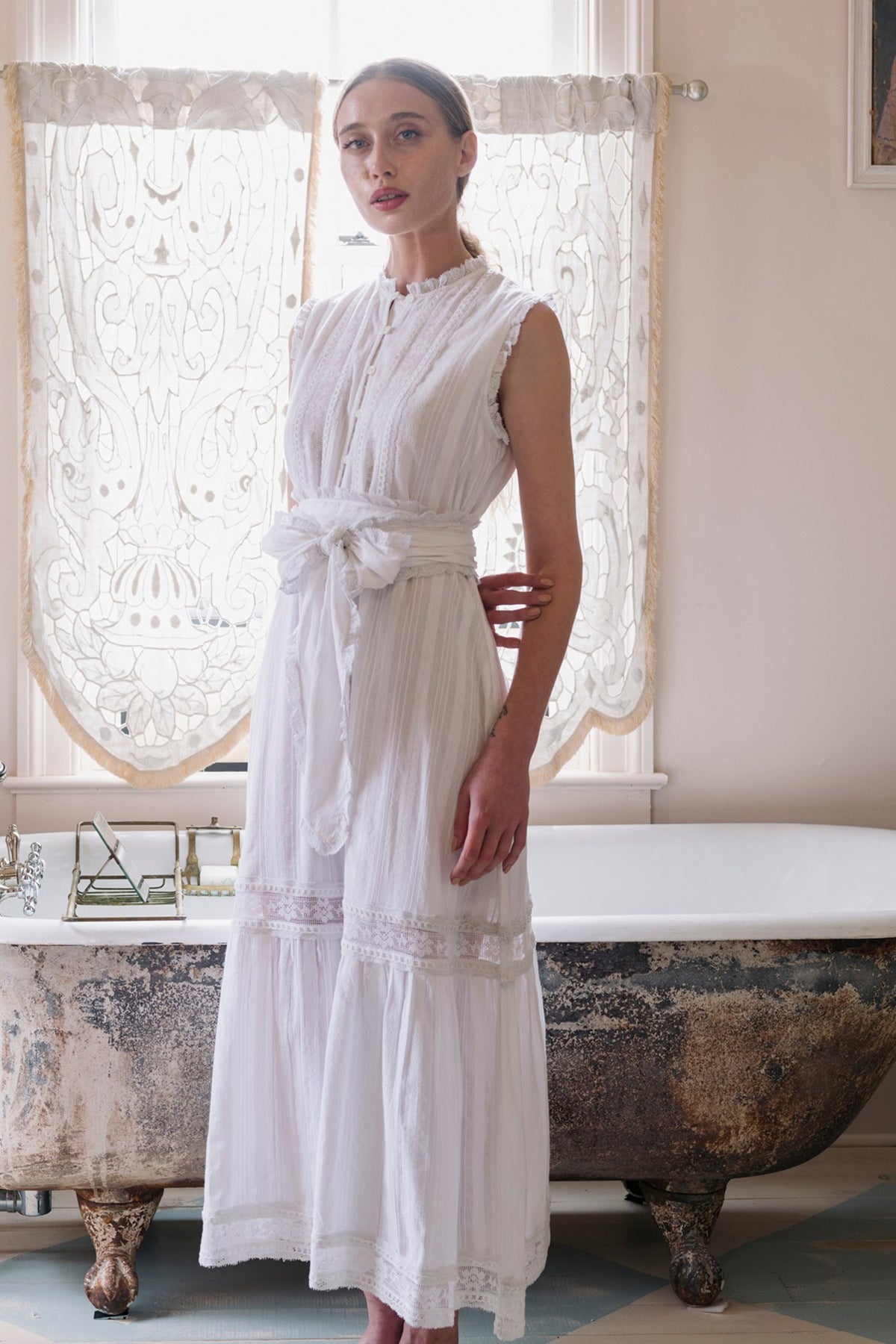 Sleeveless SUE SARTOR Flounce | White Cotton Floral Lace
